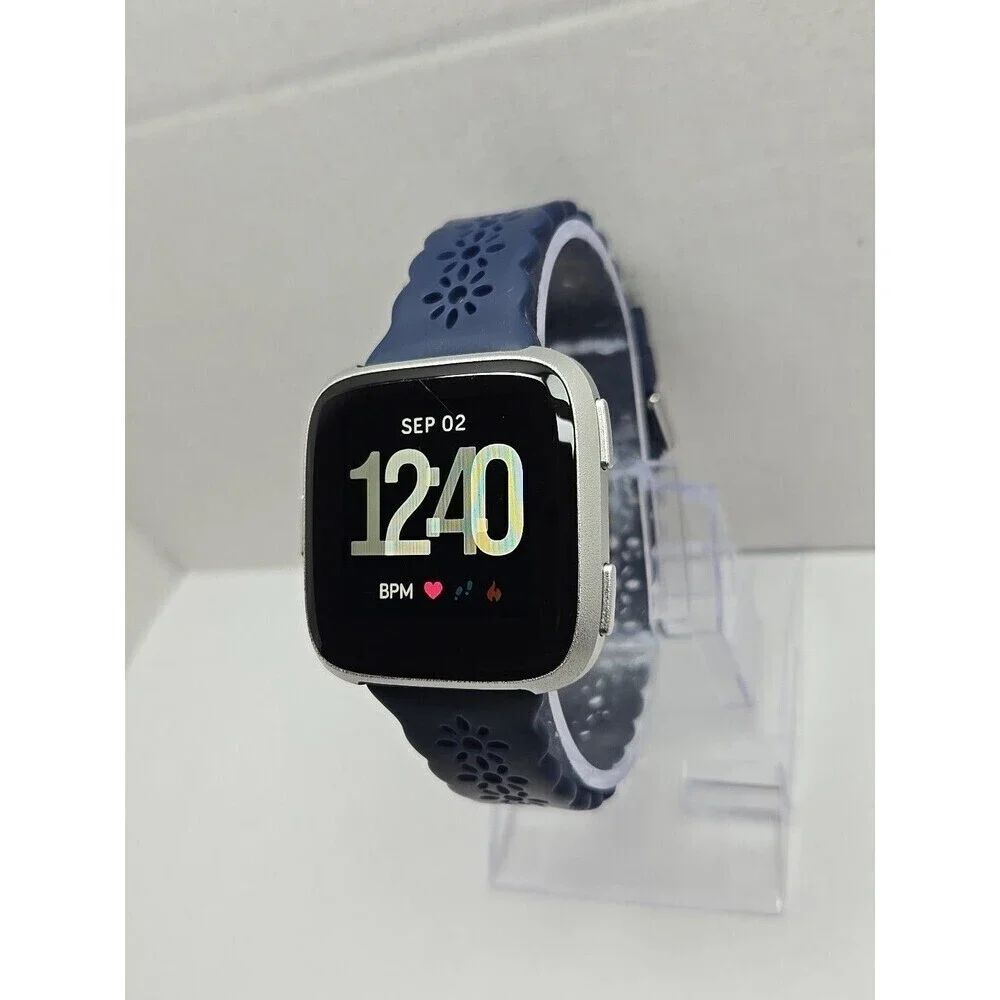 Fitbit Versa FB504 Smartwatch Heart Rate Bluetooth Activity Tracker W Charger